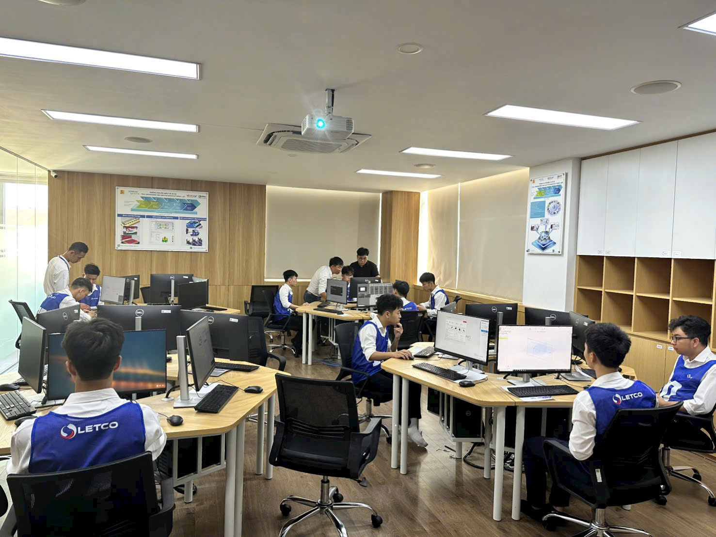 Giờ đào tạo kỹ thuật của học viên